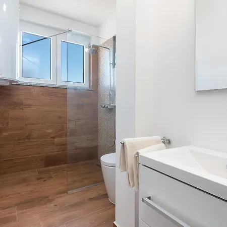 Kris Apartment