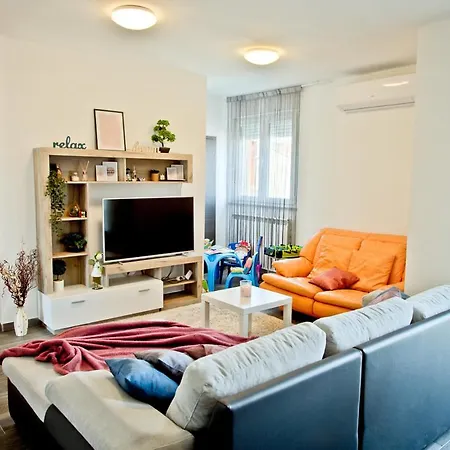 Kris Apartment *