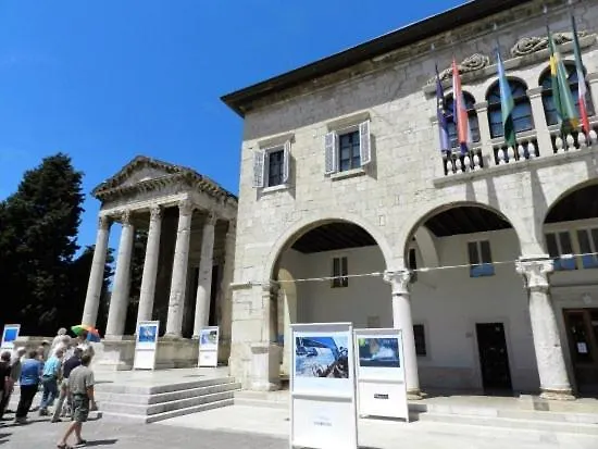 アパート Kris プーラ